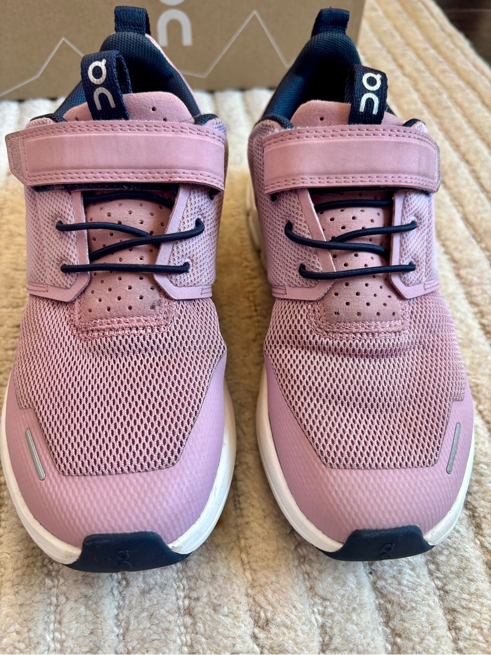 On Running Cloud Play Kids Pink and Navy Lace-Up Velcro Sneakers great condition - Picture 2 of 11